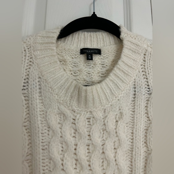 Cable knit sweater - Picture 2 of 3